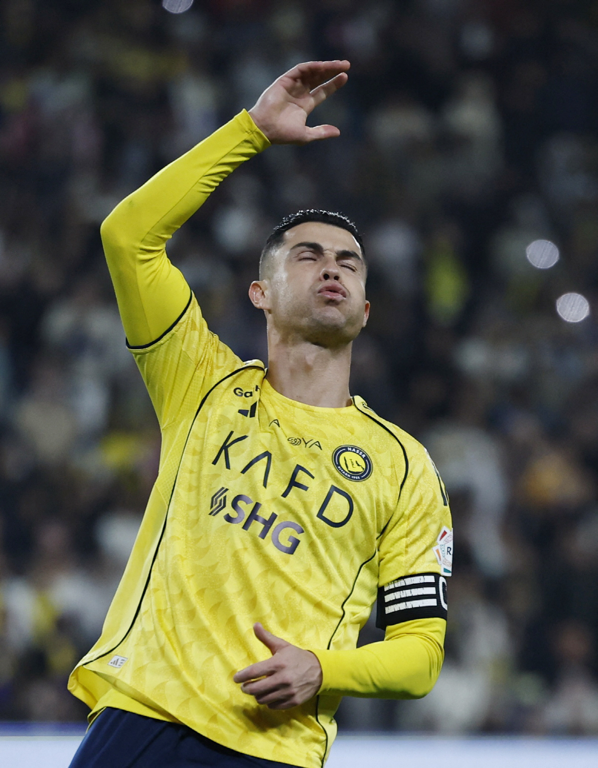 호날두의 사우디리그 위기론: 팬 보이콧부터 관계자 경고까지, 벤제마 해트트릭과 극명한 대비 속 전술적 함의 분석