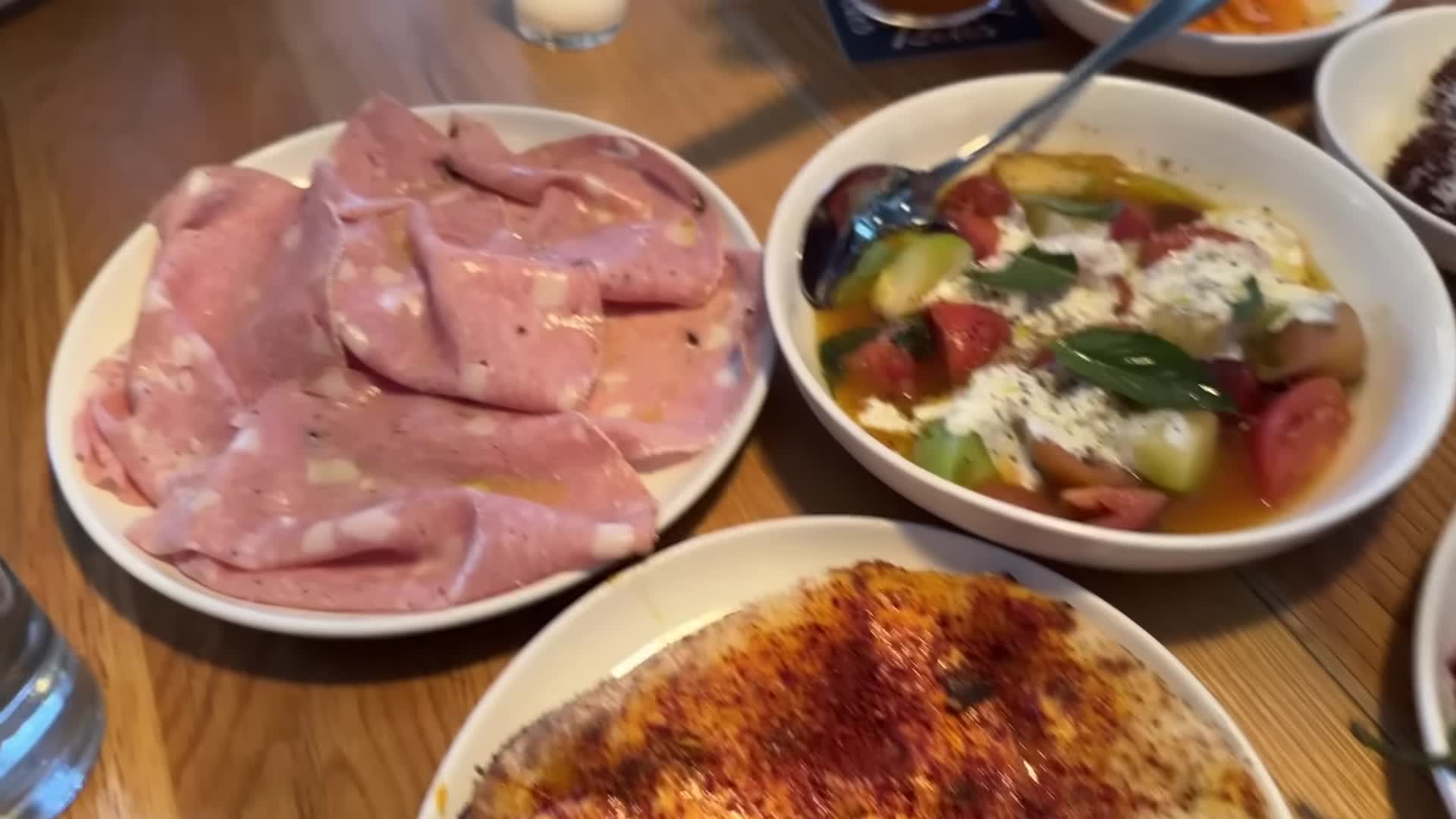 핫한 메뉴와 추천 요리