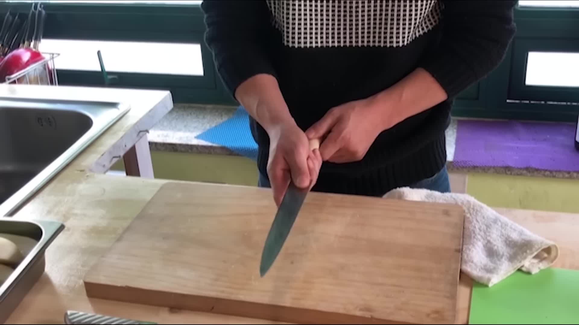 칼의 올바른 잡는 방법과 사용법