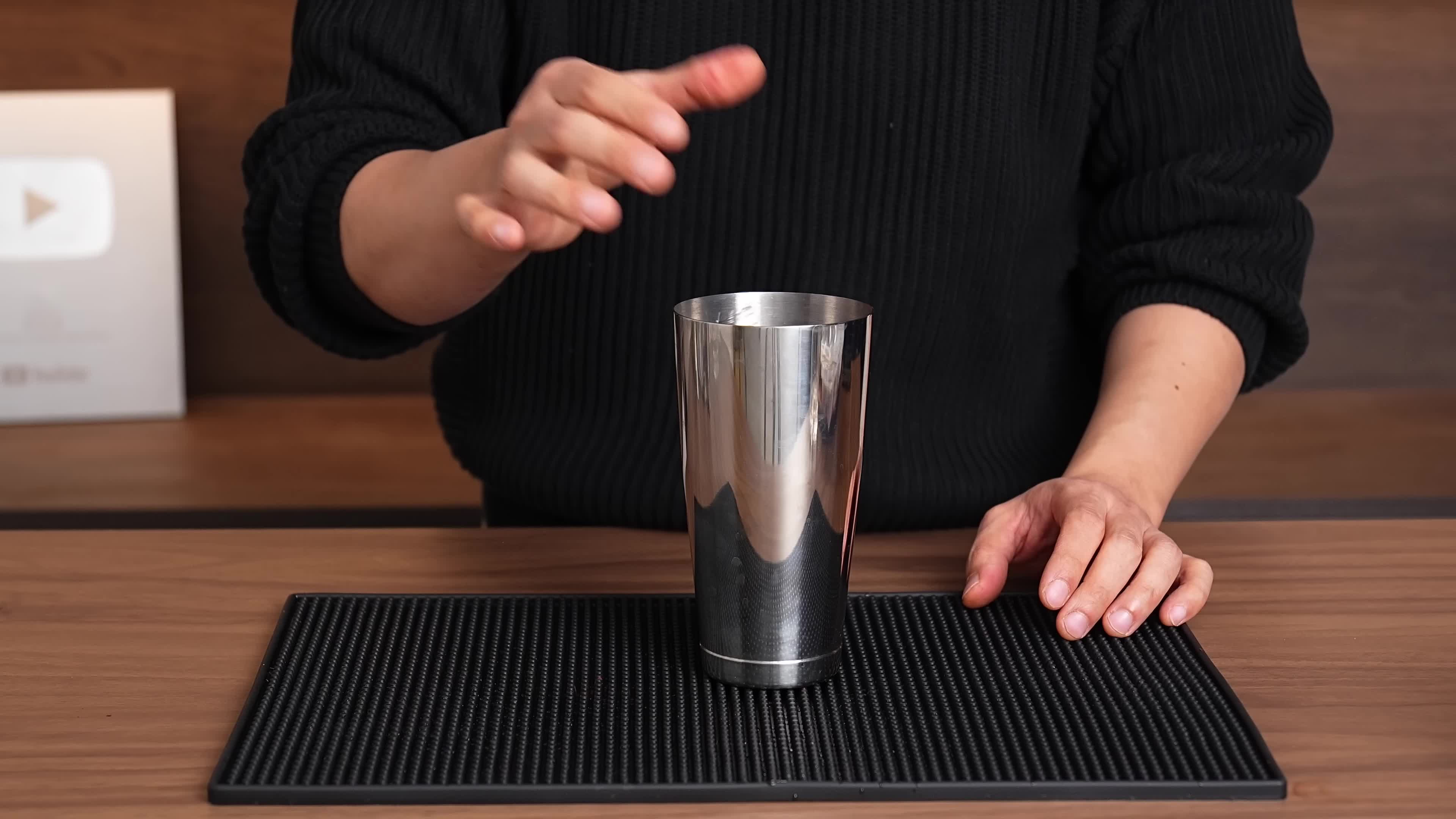 칵테일 만들기-피스타치오와 초콜릿 사용